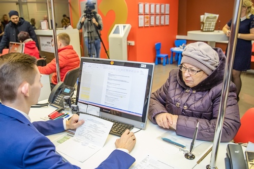 В МФЦ Московской области можно получить как первый паспорт, так и оформить доплату к пенсии. 